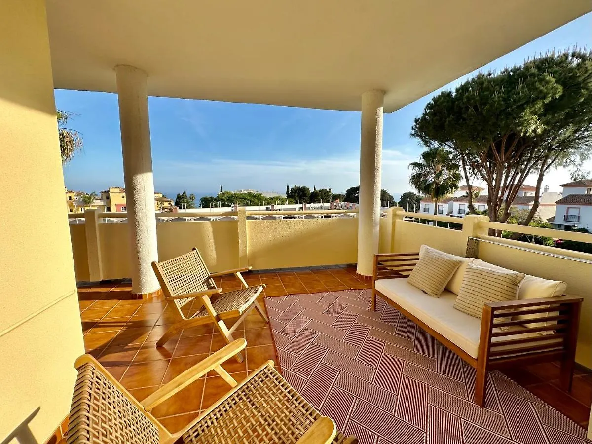 马尔韦利亚Seaview And Big Terrace Cabopino公寓